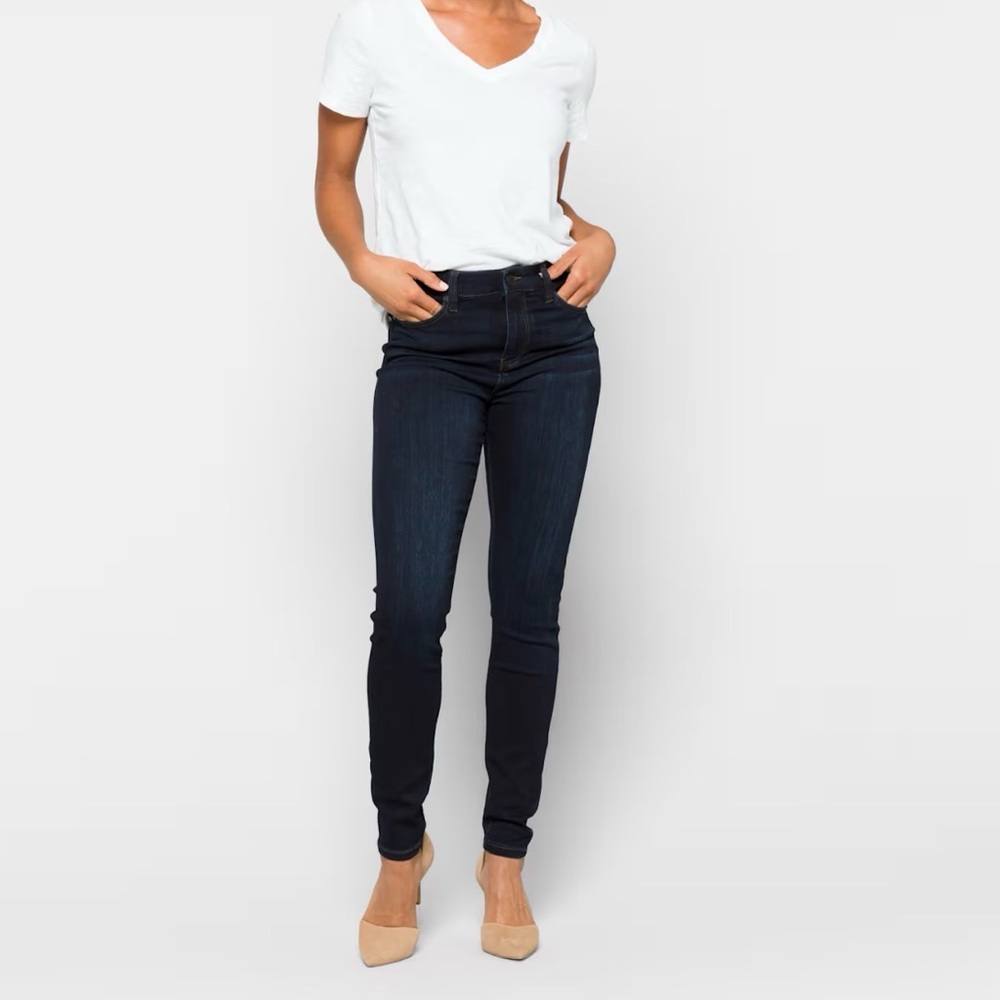 NWOT Dark Wash High Rise Skinny Jeans Petite 8P - Picture 3 of 5